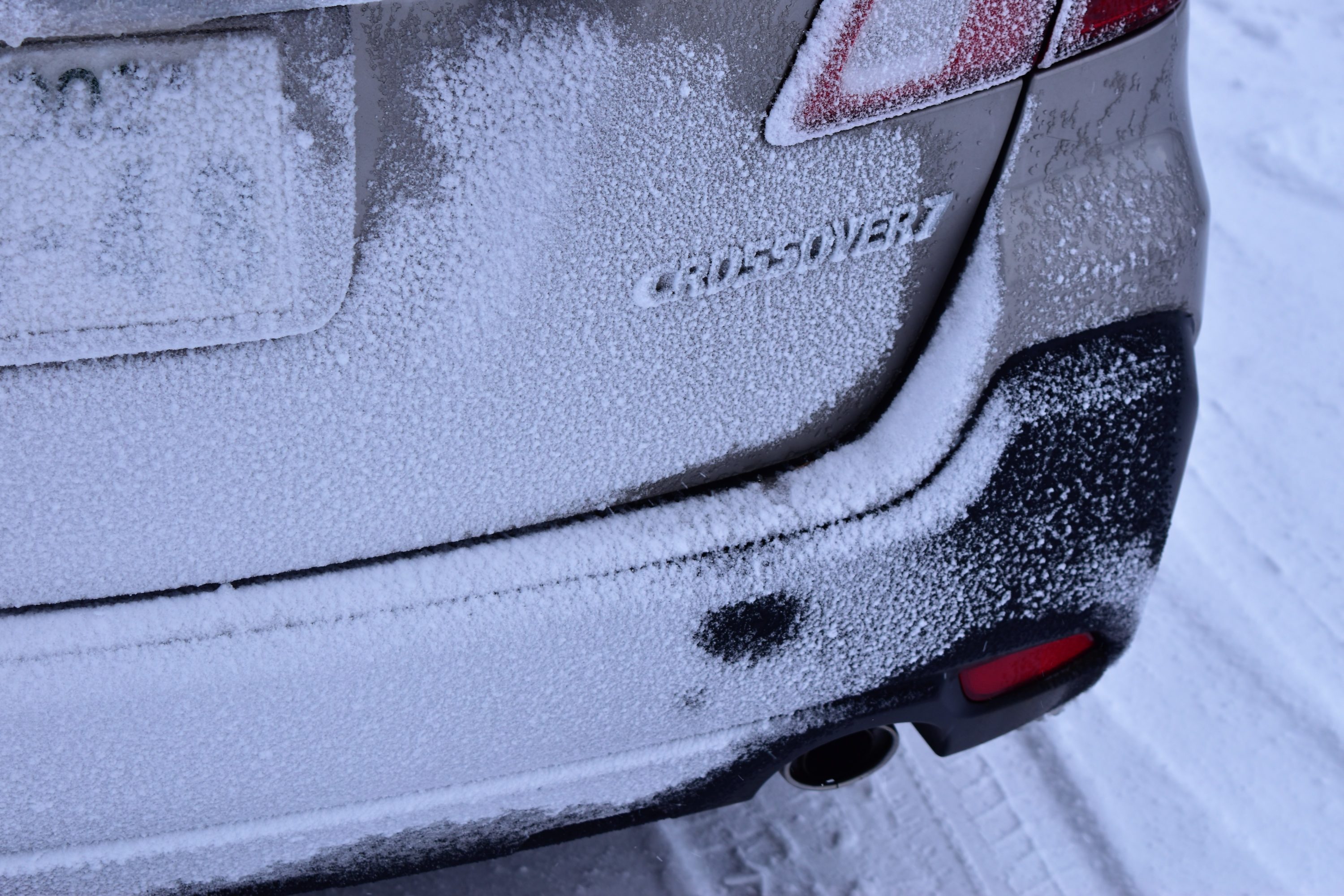 車が凍りつくほどの風雪